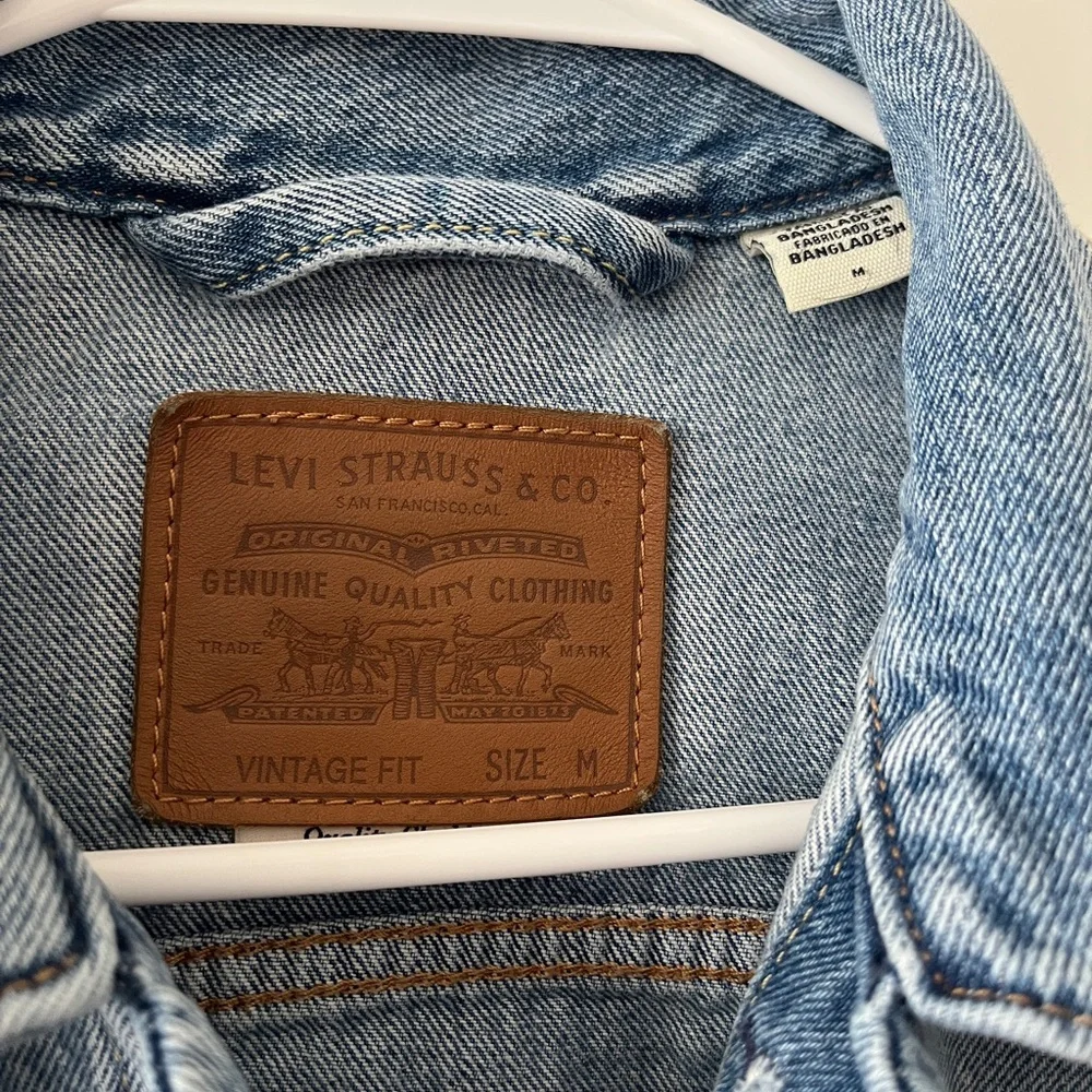 Levi’s Medium Jean Jacket Light Wash - Picture 3 of 5